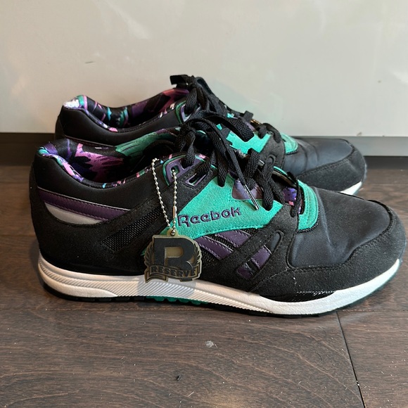 Reebok - Picture 1 of 5